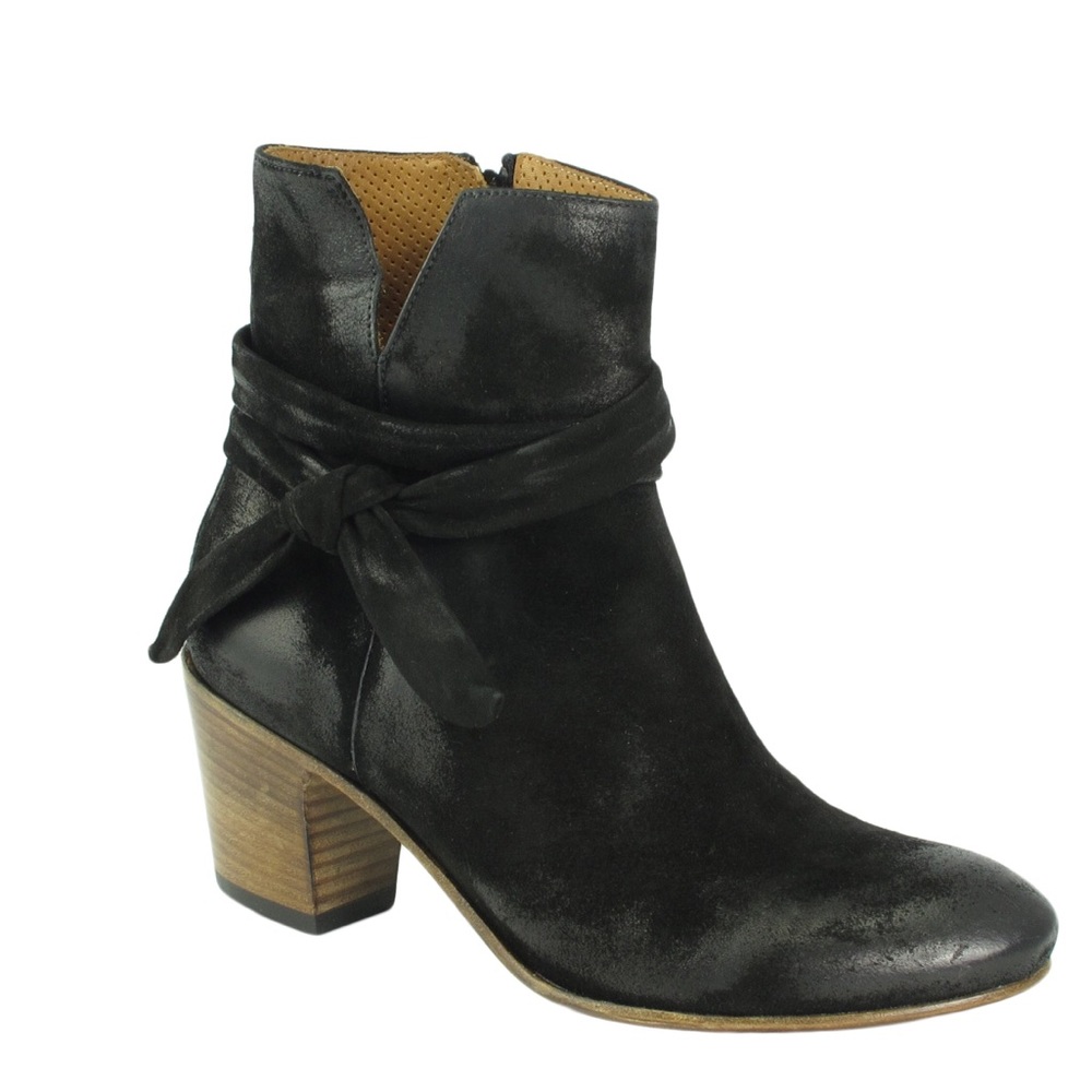 💥NWT💥Ron white onyx antiqued weatherproof suede